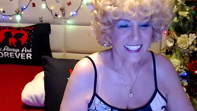 HappyWomanOn webcam