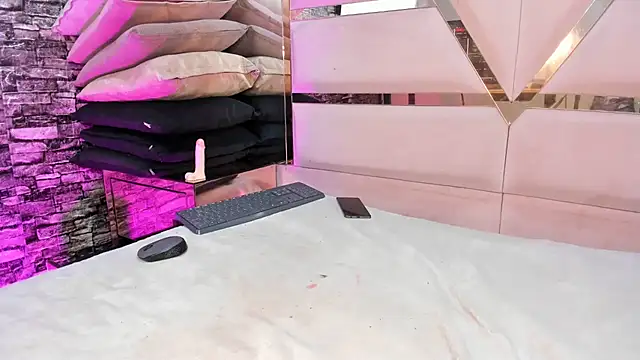 danny_luxx (M twink) - sexy strip with oil