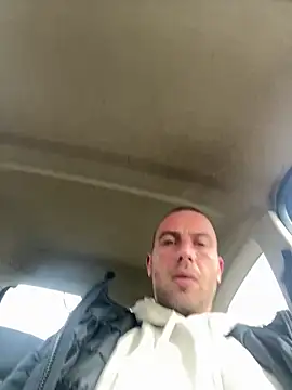 rotteei1 (M young) - Show Dick in car public