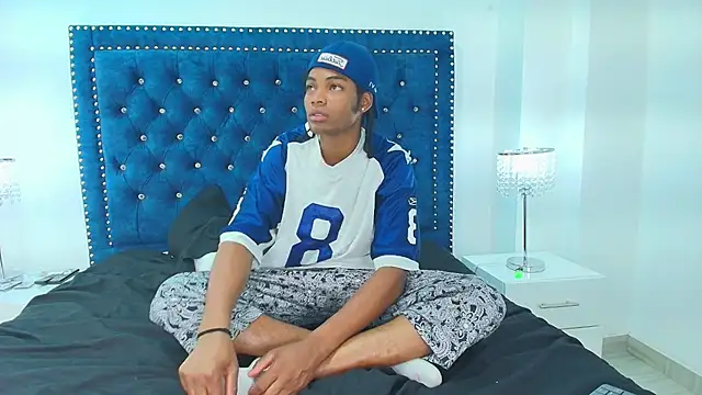 Cristal_and_luke Live Webcam on Stripchat