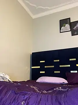 Webcam Model (Dellah27)  is live.Free join now!