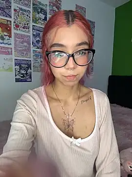 Webcam Model (Valen-Foxx1)  is live.Free join now!