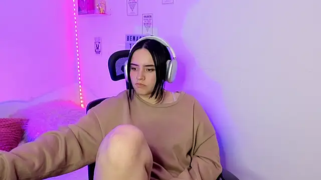 emily_lindey - Emily_Lindey's free webcam - UK Sex Cams