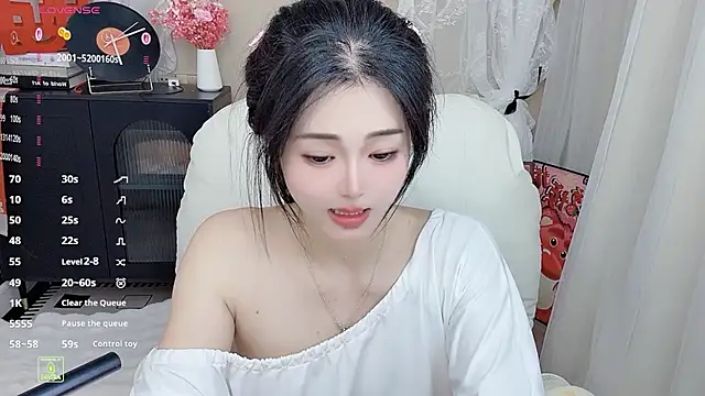 美女CeeKie在线直播