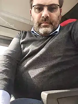 necroforo (M mature) - Doccia e gioco con dildo a casa