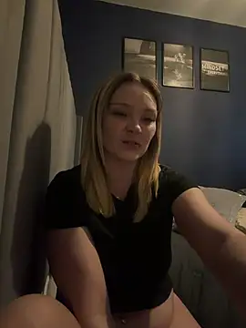 Webcam Model (Sky25x)  is live.Free join now!