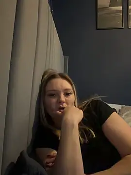 Webcam Model (Sky25x)  is live.Free join now!