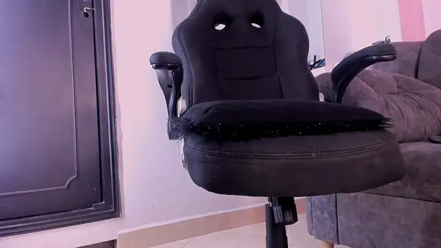 Radiant_Naomi webcam