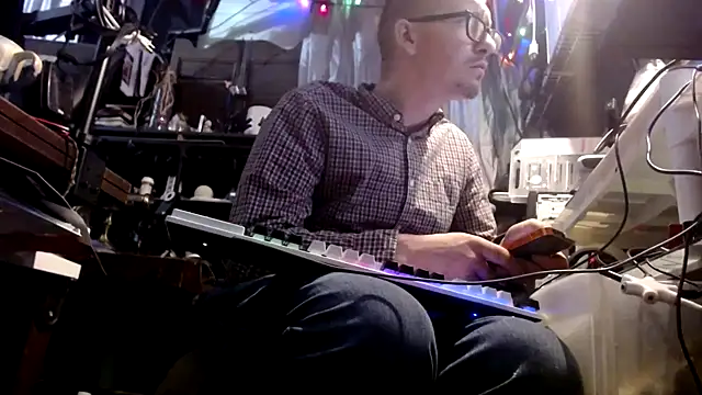 cgggggffgggfgg - Cgggggffgggfgg's free webcam - UK Sex Cams