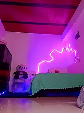 chelsea__2 (F teen) - show us a tit