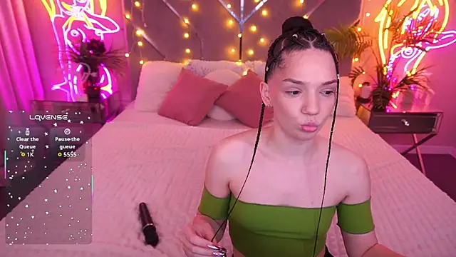 MirielleNymph webcam