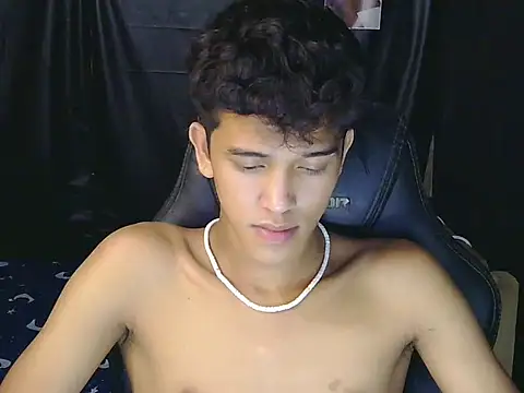 hugekenbigcock - Hugekenbigcock's free webcam