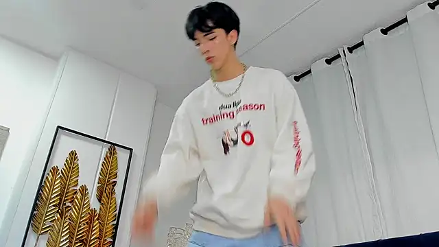 aerumchae (M twink) - 3 fingers in ass