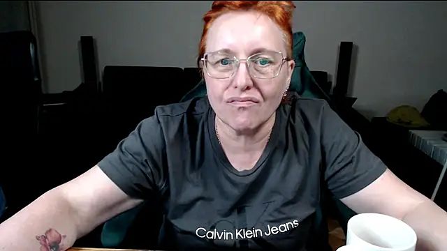 joannaandneighbour (F mature) - My juicy pussy open