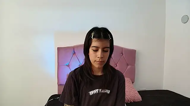 kalyra_17 - Kalyra_17's free webcam