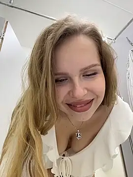 liza_risky (F young) - make booty red with book in library