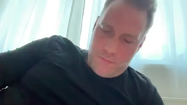 christian87xxx (Ask my age) - shirt off