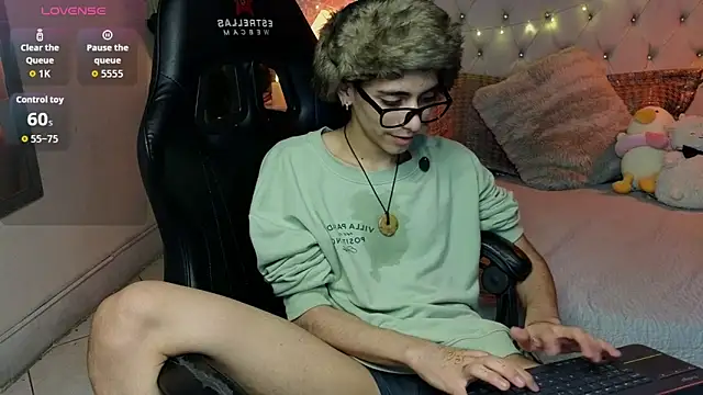 matty_sparkk (M twink) - 15 right tail spankings