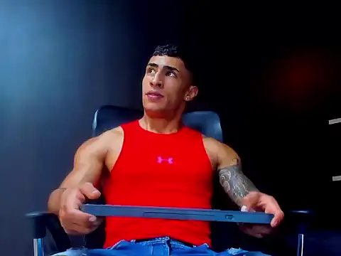 adrian_ray (M young) - naked😈😈