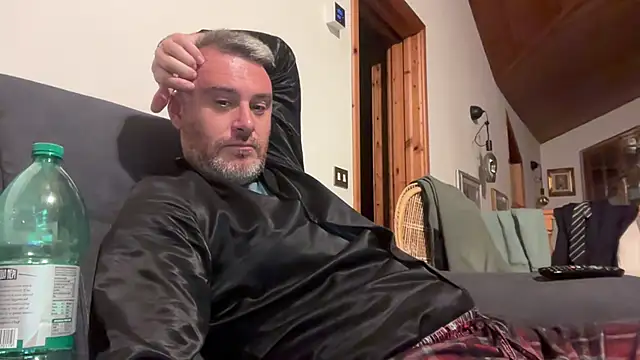 marcovik1 (Ask my age) - cum show