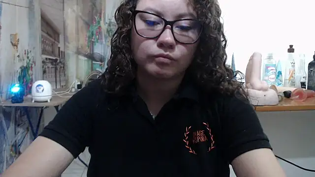 curly_greeneyed - Curly_greeneyed's free webcam - UK Sex Cams