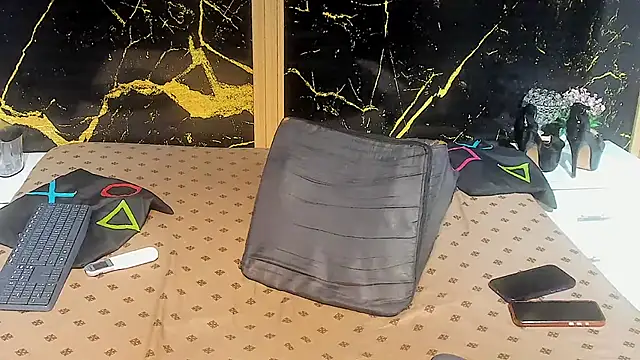 NahomyOwen live sex cam