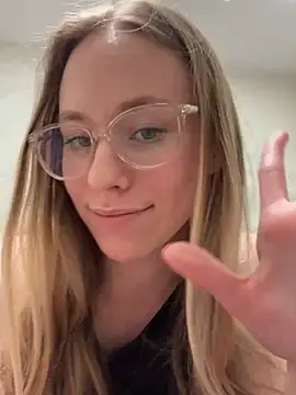 vikkie_sexygiiiirl_xoxo (F teen) - finger in the ass in doggy style