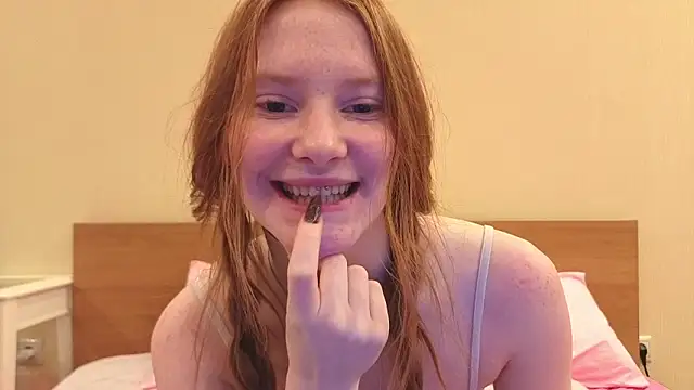 fiamoor (F young) - squeeze tits