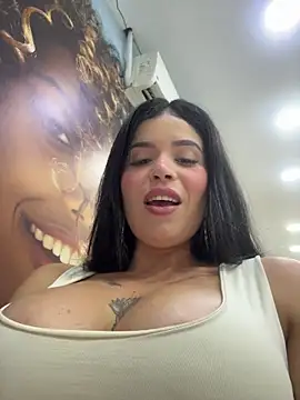 Rafaellaz Live Webcam on Stripchat