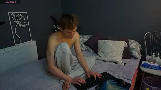 Lola_Raivis_ live sex cam