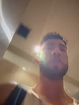 liam_bronw (M young) - Naked in toiles public