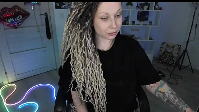 honeysallymoore - HoneySallyMoore's free webcam - UK Sex Cams