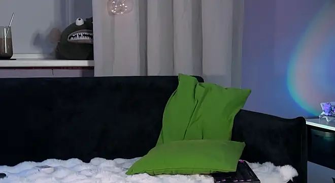 KiraLiLime live sex cam