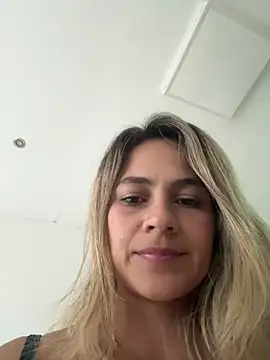 Live sex cam di valentina_herrrera