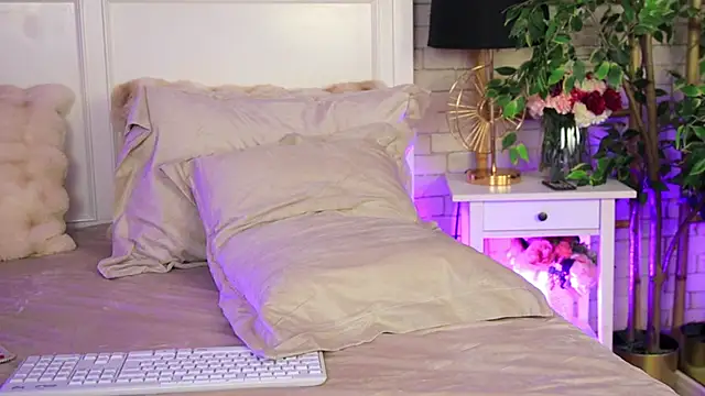 emillybronte (F young) - 10 X Booty Spanks