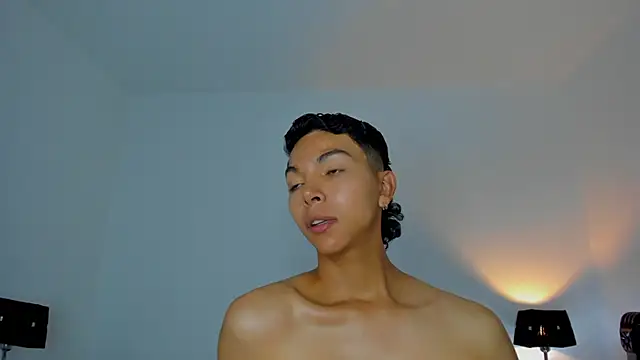 xhenisa_ live sex cam