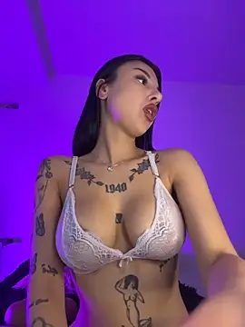 Webcam Model (Sasha-Bloom)  is live.Free join now!