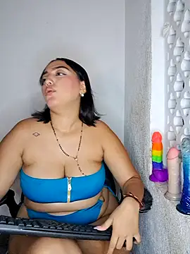 Webcam Model (Mia_em)  is live.Free join now!