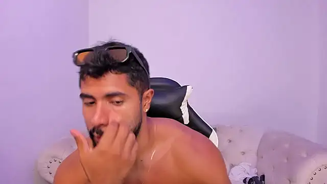 santiago_huntt - Santiago_huntt's free webcam