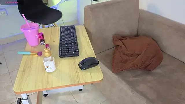 charlotte_parker2 - Charlotte_Parker2's free webcam - UK Sex Cams