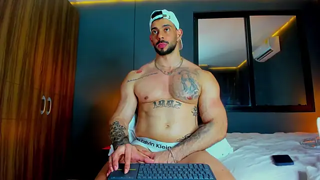 massimo_visconti (M young) - show cock