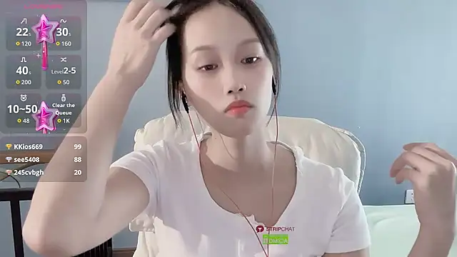 美女xunian71O在线直播