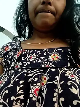 Webcam Model (Hot-Tinaa)  is live.Free join now!