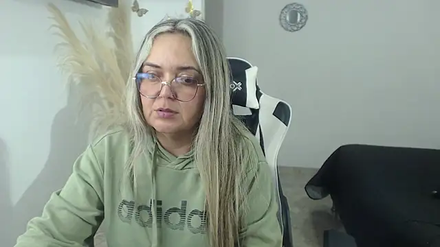 samy_vsn - Samy_vsn's free webcam - UK Sex Cams