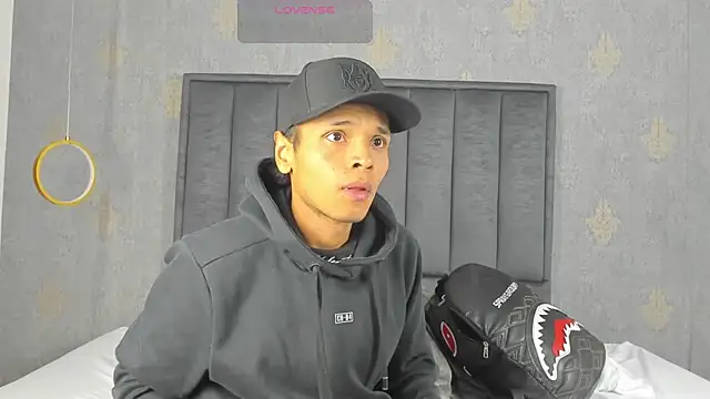 Alejandroo_Montenegro live sex cam