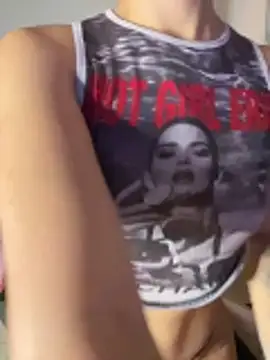 Webcam Model (QueenCat222)  is live.Free join now!