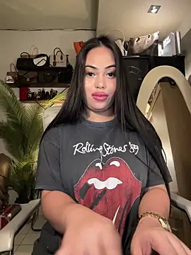 BigDominaMia live sex cam