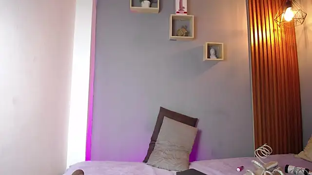 lunita125 - LUNITA125's free webcam - UK Sex Cams