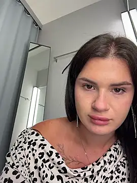 MiraReach's Live Sex Cam Show