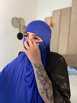 Webcam Model (rashaaa_) is live